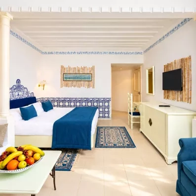 Suite ou chambre supérieure décorée aux couleurs tunisiennes au Mondi Club Shalimar Hammamet Tunisie