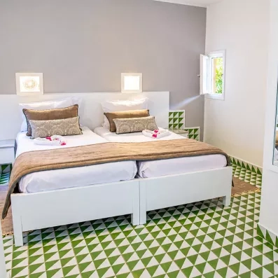 chambre avec 2 lits collés