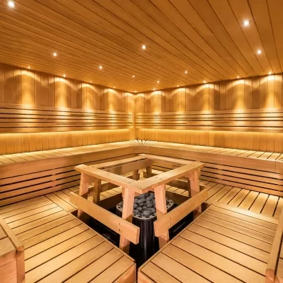 Grand sauna finlandais traditionnel en bois au club de vacances Mondi Club Sodankyla Laponie
