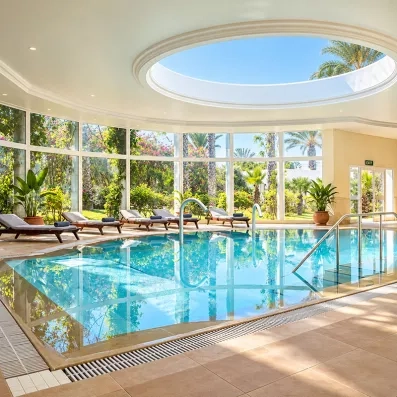 Piscine intérieure chauffée et espace détente au Mondi Club Thalassa Mahdia
