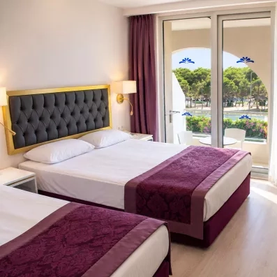 chambre  avec deux lits simples