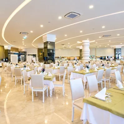grande et belle salle de restaurant