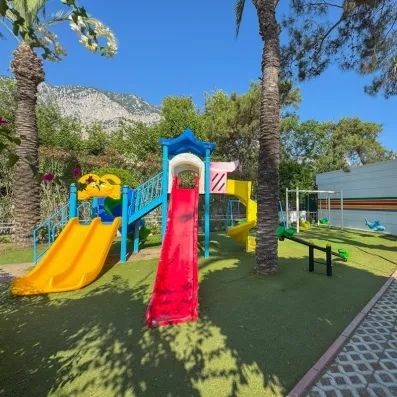 parc et jeux pour enfant extérieur