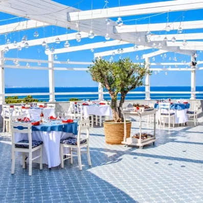 vue de la salle de restaurant extérieur
