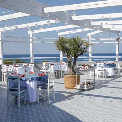 vue de la salle de restaurant extérieur