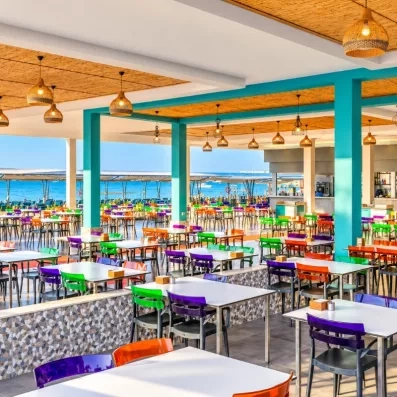 snack bar sur la terrasse avec vue sur la mer