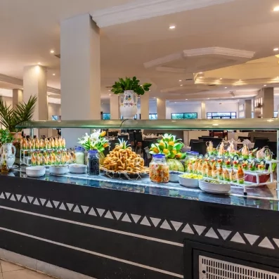 Buffet gourmand et spécialités culinaires au restaurant du Djerba Aqua Resort
