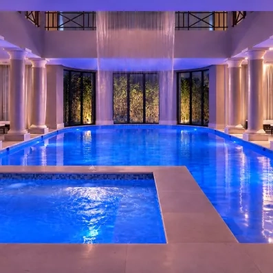 piscine illuminé intérieur