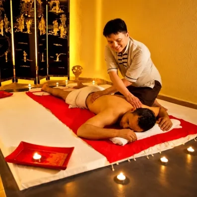 homme se faisant masser