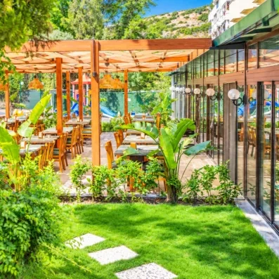 restaurant extérieur en terrasse