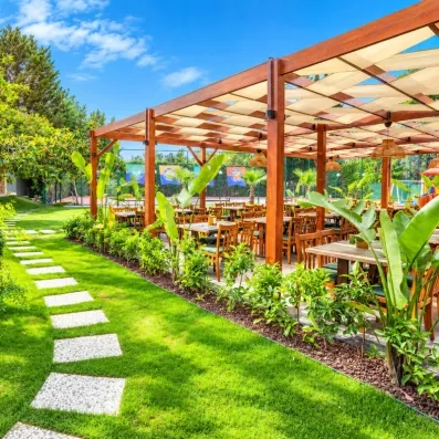 restaurant extérieur en terrasse