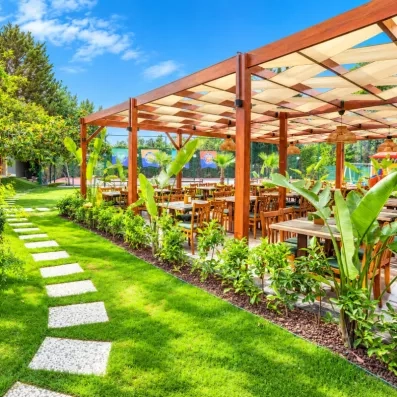 restaurant extérieur en terrasse