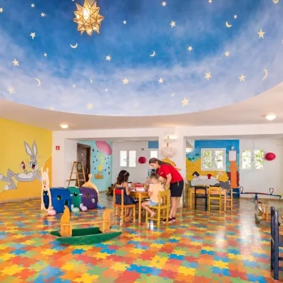 grande salle de jeux intérieur pour enfants