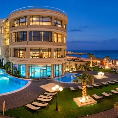 Vue de l'hotel de nuit
