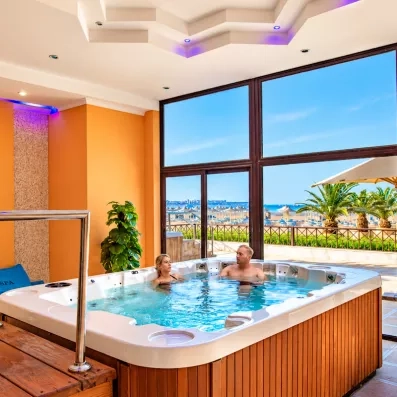 bain à remous avec vue sur la mer au Stella Beach à Hurghada en Egypte