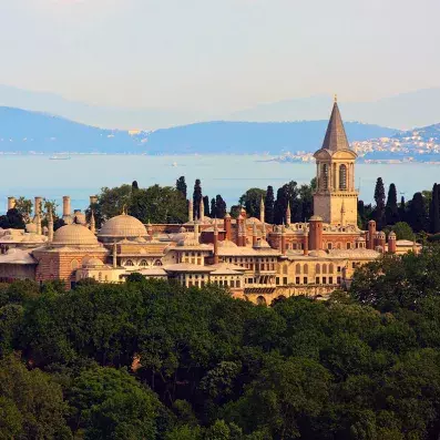 Palais de Topkapi à Istanbul, cours intérieures et vue sur le Bosphore, ancienne résidence des sultans.