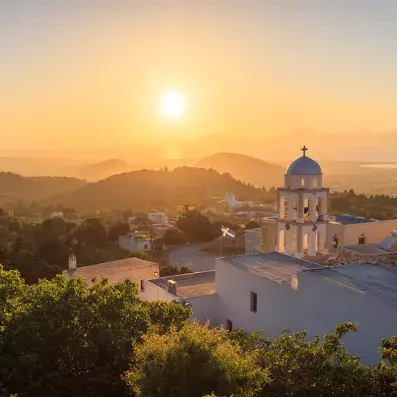 coucher de soleil sur montagne