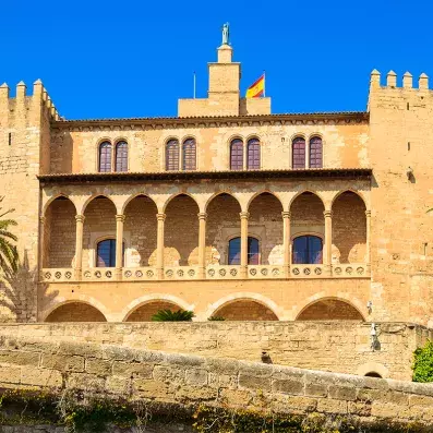 Palais royal de l’Almudaina à Palma de Majorque, monument historique dominant le front de mer