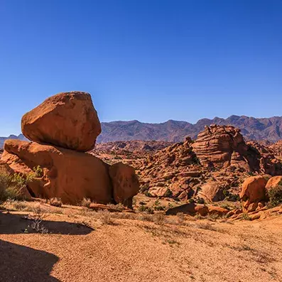 Paysages rocheux de Tafraout dans l’Anti-Atlas, formations granitiques et désert du sud marocain