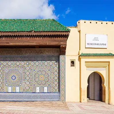 Musée Dar Jamaï à Meknès, palais traditionnel avec jardins et décor artisanal, culture et histoire du Maroc