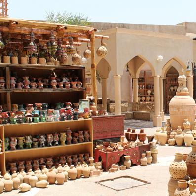 poteries dans souk
