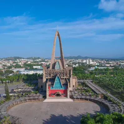 Vue aérienne sur la basilique  Nuestra Señora de la Altagracia à Punta Cana