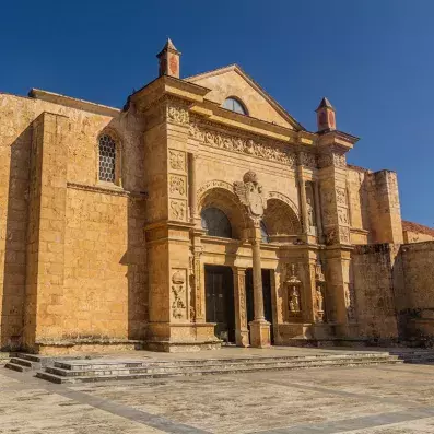 Façade de la cathédrale Primada de America à Saint domingue