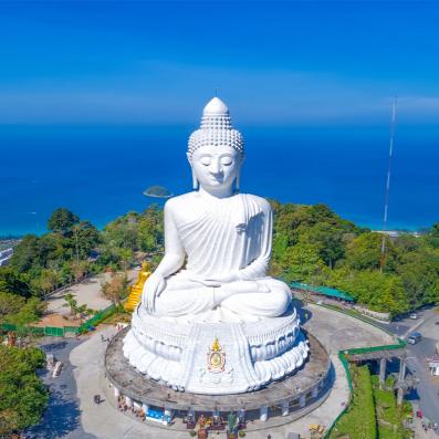 statue gigantesque de Bouddha