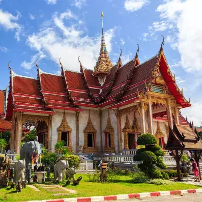 Temple Wat Chalong à Phuket, sanctuaire bouddhiste emblématique