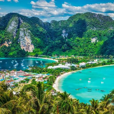 montagnes et mer turquoise