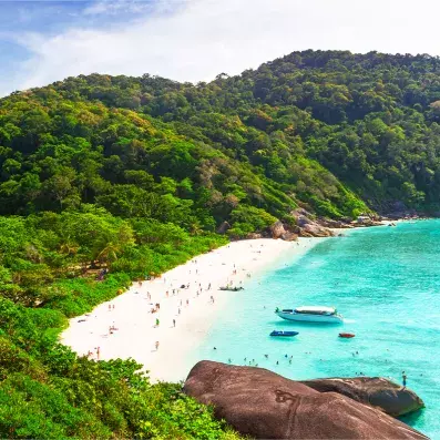 Îles Similan près de Khao Lak, eaux turquoise et plage paradisiaque