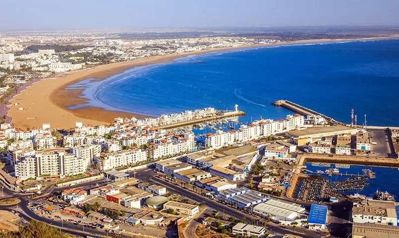 vue aérienne sur la baie et la plage d'AGadir
