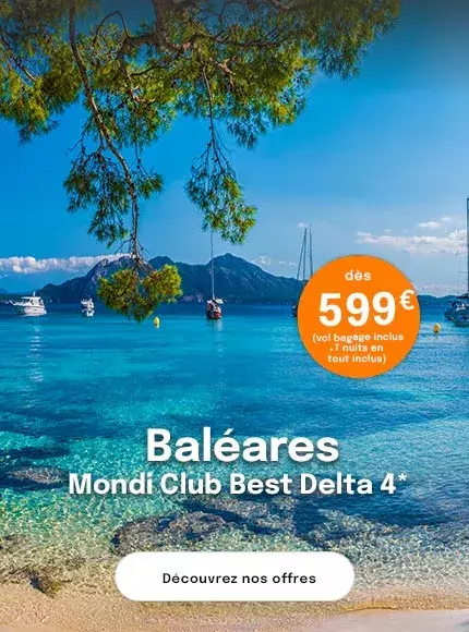 vue sur la mer bleu turquoise des Baléares avec des bateaux et une offre à partir de 599€