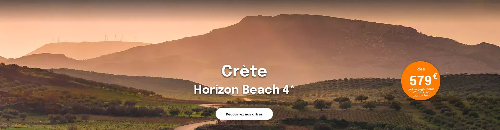 Un coucher de soleil sur une montagne en Crète avec des champs d'oliviers en premier plan pour proposer une offre dès 579€