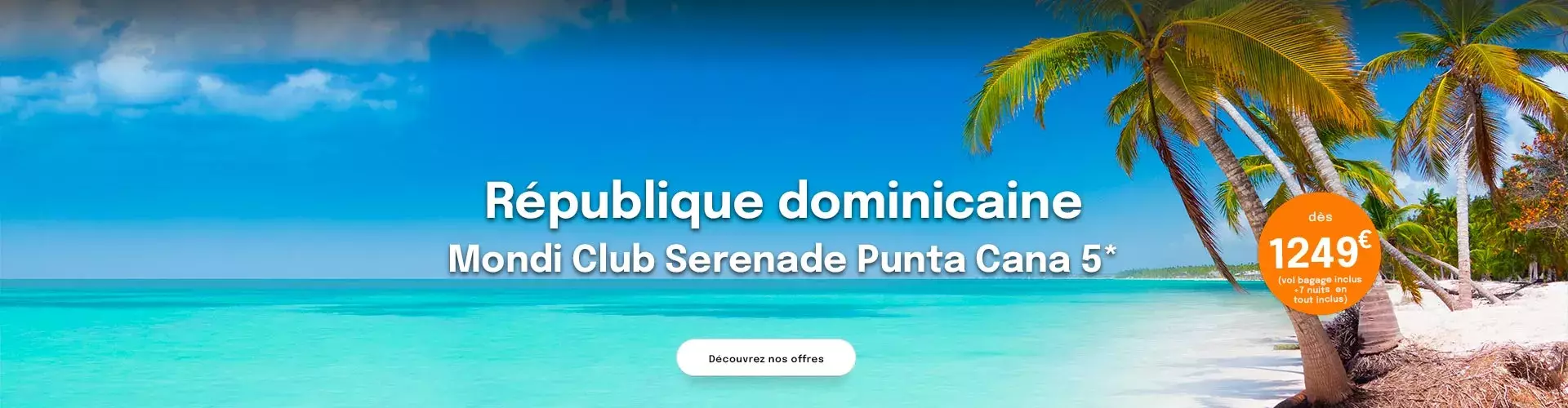 une mer turquoise des Caraïbes avec des palmiers sur une plage de sable blanc pour une offre en république dominicaine dès 1249€
