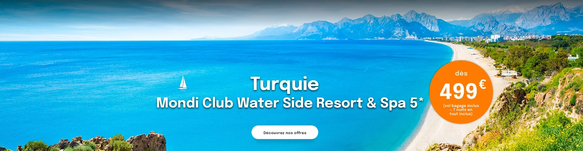 vue sur la mer et une grand plage de sable, un petit voilier sur la mer