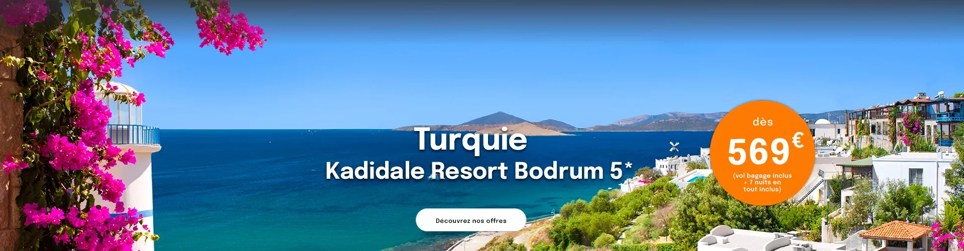 la mer turquoise en Turquie avec un village de maisons blanches et une offre dès 569€