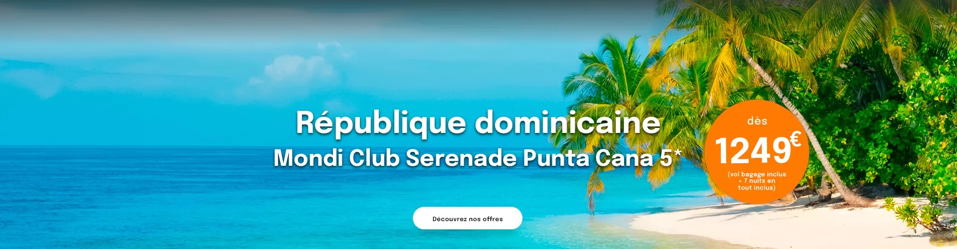 une plage de sable blanc et cocotiers devant une mer turquoise en République dominicaine