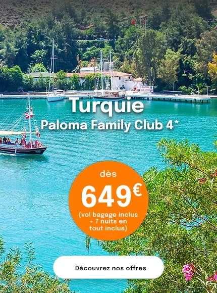 un petit bateau sur une mer turquoise en Turquie avec une offre dès 649€