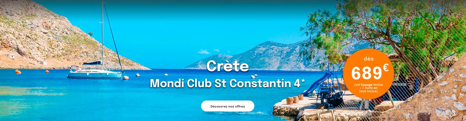 un bateau sur la mer dans une crique en Crète