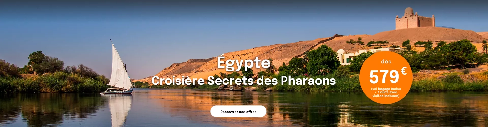 Un petit bateau à voile sur le Nil en Egypte