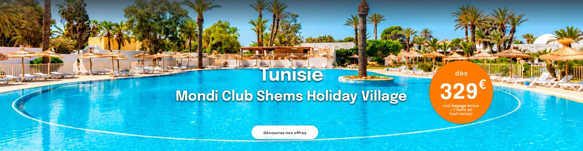 une piscine d'hôtel avec des palmiers