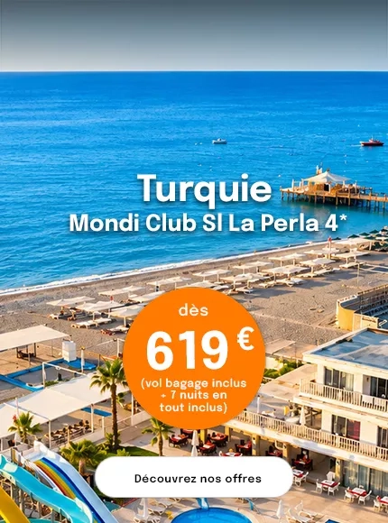 vue sur une plage en Turquie avec la mer Mediterranée