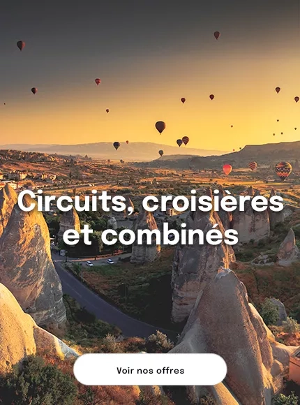 Des Montgolfières en Cappadoce au coucher du soleil