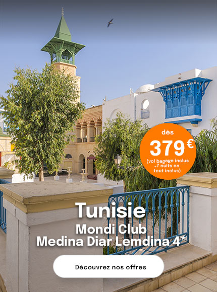 maisons blanches aux volets bleus