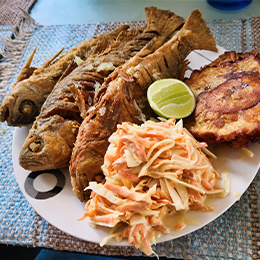 assiette avec poissons