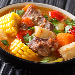 plat avec viande  mais et légumes